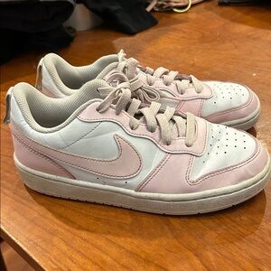 Nike Court Borough Low Size 5 youth White Pink